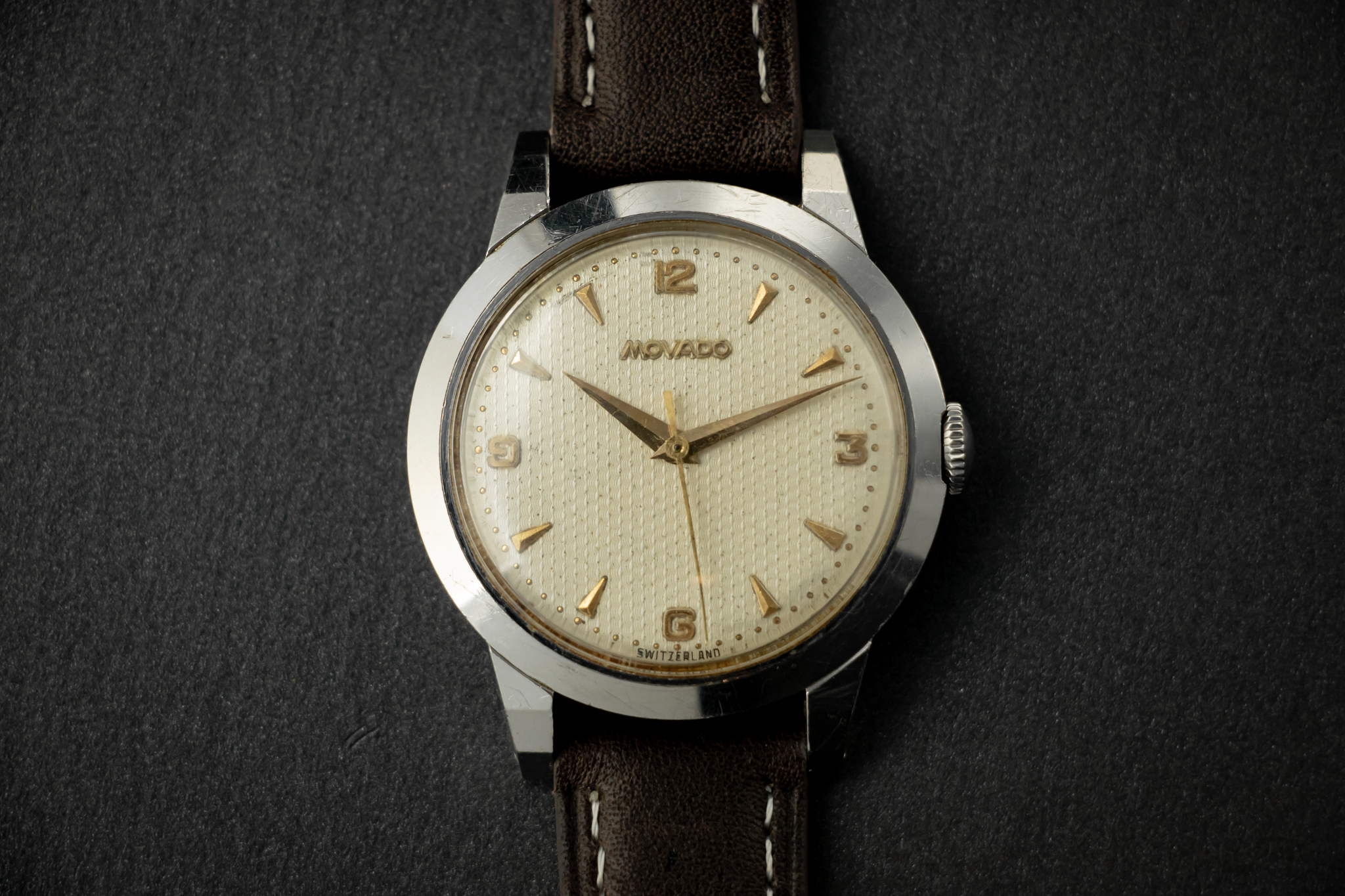 1950 S MOVADO DRESS WATCH ENGINE TURNED DIAL BORGEL CASE 35MM